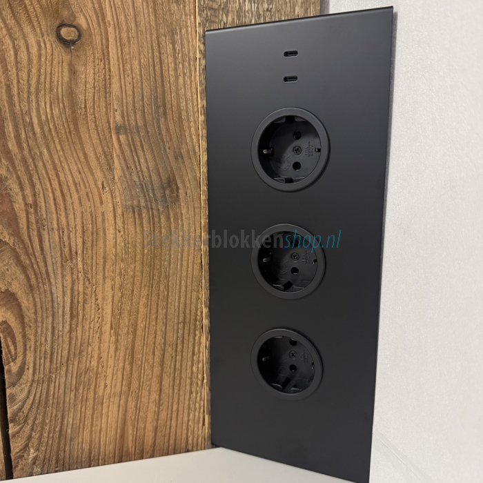 CARESSI 3-voudig + 2xUSB-C lader zwart totaal 15 Watt 009326