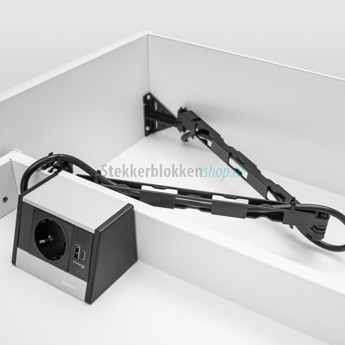 stopcontact in lade r-dock