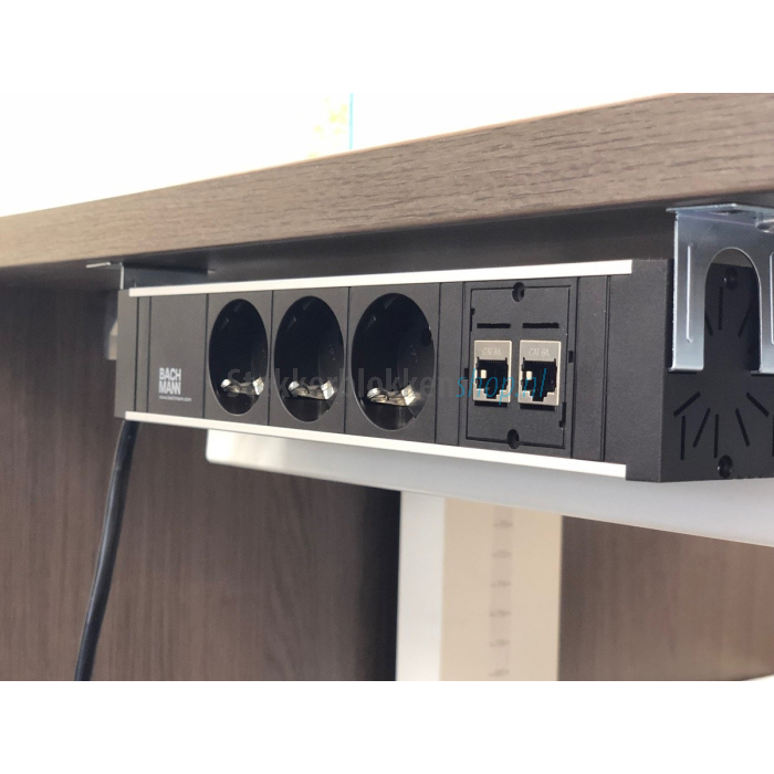 stekkerdoos-onder-bureau