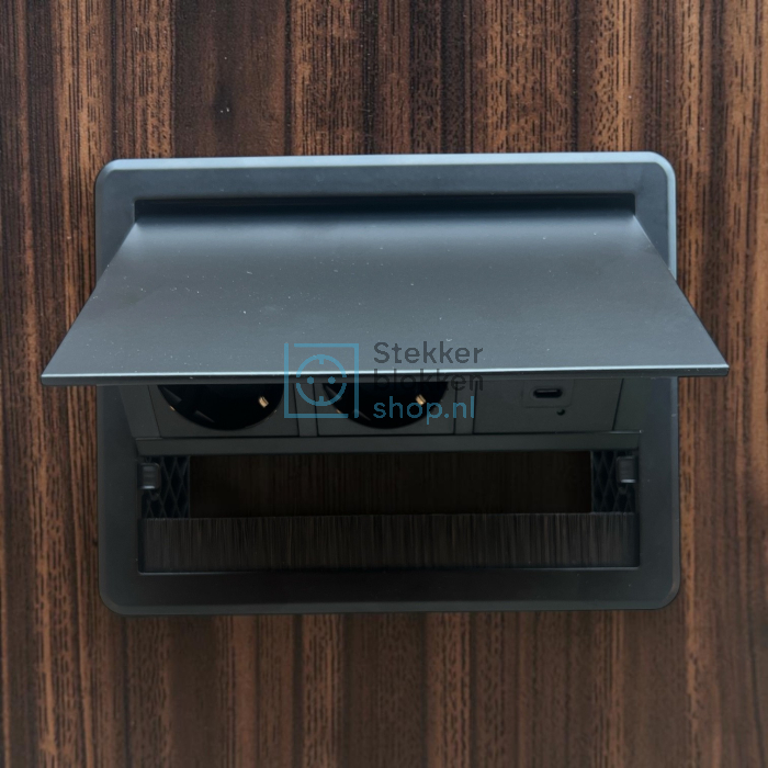 SGN 07SG650ZW Powerbox met deksel  Power Box with Cover 2 × 230V + 2 × USB-C, Black